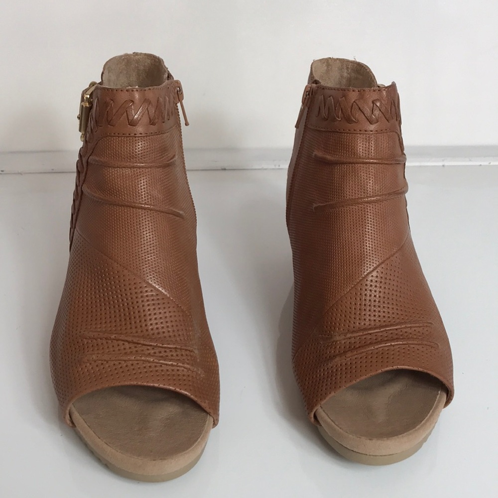 Earth Attalea Bonaire Whipstitch Leather Wedge - Picture 3 of 7